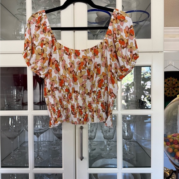 no frills Floral Puff Sleeve Smocked Top - Picture 2 of 3